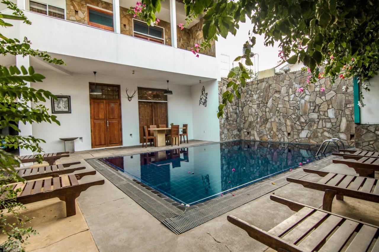 Gomez Place Negombo Luaran gambar